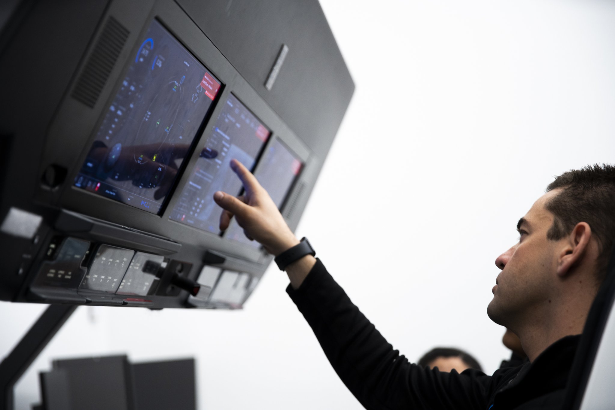 SpaceX - Crew Dragon Displays UI/UX